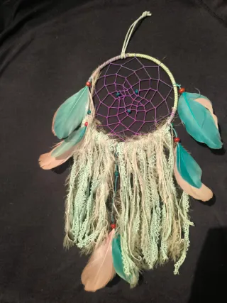 Atrapasueños con plumas y encaje