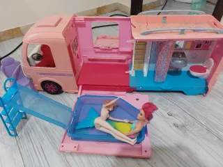 Camper Barbie con piscina