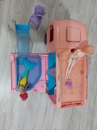 Camper Barbie con piscina