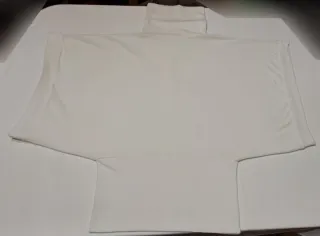 Maglia bianca collo alto e maniche larghe M