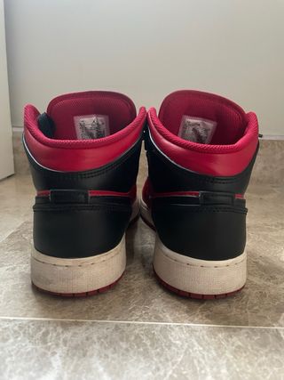 Air Jordan 1 Mid Bred Negro/Rojo