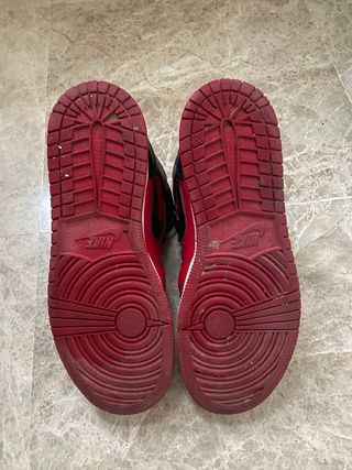 Air Jordan 1 Mid Bred Negro/Rojo