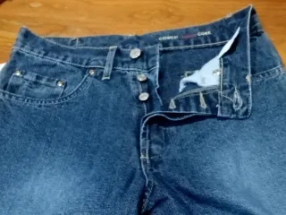 Pantalón vaquero hombre desgastado botones