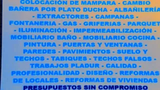 Puerta corredera blanca moderna