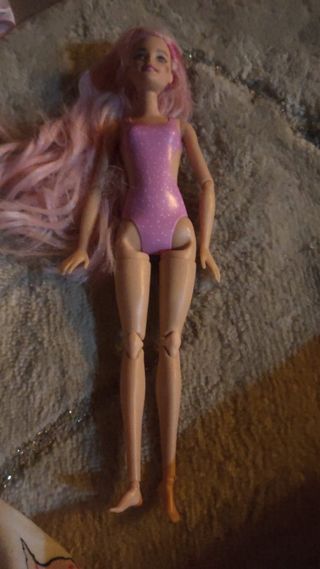 Muñeca Barbie rosa