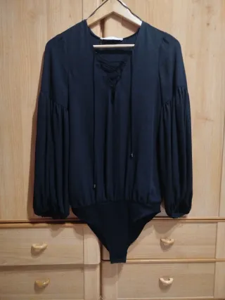 Body negro con cordones