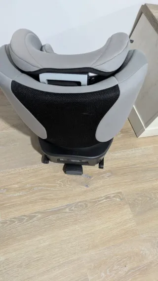 Silla coche Joie 360° gris