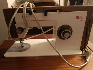 Máquina de coser Alfa 1120 antigua Mueble entero