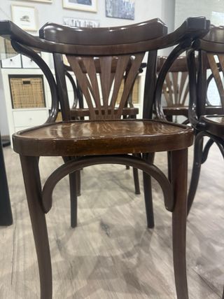4 Sillas de Madera Marrones. Las 4 juntas