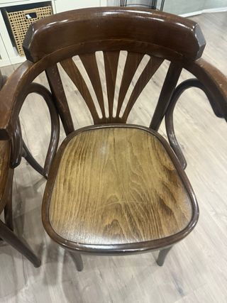 4 Sillas de Madera Marrones. Las 4 juntas