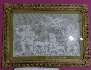 Quadro uncinetto con cornice dorata