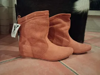 Botines Naranja Perforados