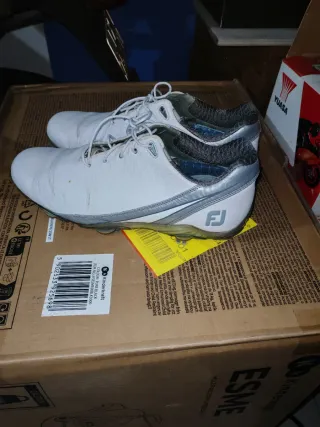 Sapatos de Golfe FJ Tamanho 43