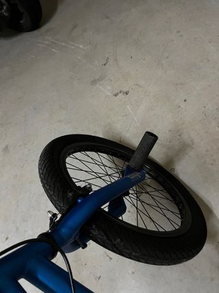 BMX azul casi sin uso.