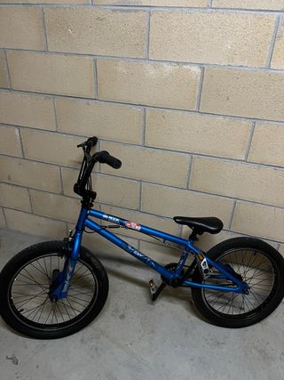 BMX azul casi sin uso.