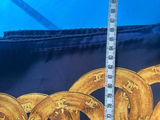 Foulard Chanel con catene dorate