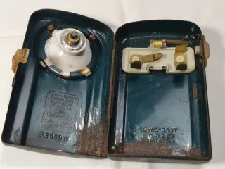 Lote cuadro antiguo y linterna vintage