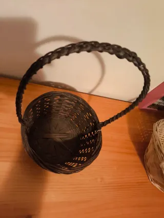 Cesta de mimbre con asa