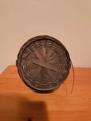 Cesta de mimbre con asa