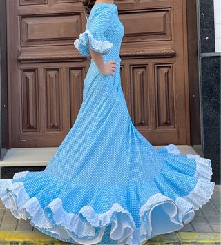 Traje de flamenca talla 34 con mucho vuelo