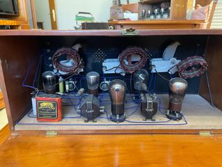 RADIO A VALVULAS AÑOS 20 TIPO COFRE