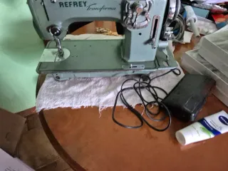 Máquina de coser Refrey Transforma