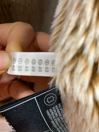 Abrigo piel cerdo marrón con pelo