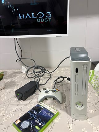 Xbox 360 60GB + 2 Mandos