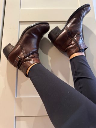 Botines de piel Wonders con hebilla