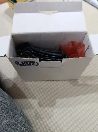 Barras de techo portaequipajes Cruz universales.