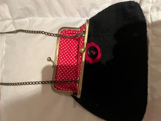 Bolso pequeño negro y rojo