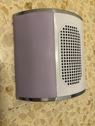 Aspirador de uñas morado y blanco