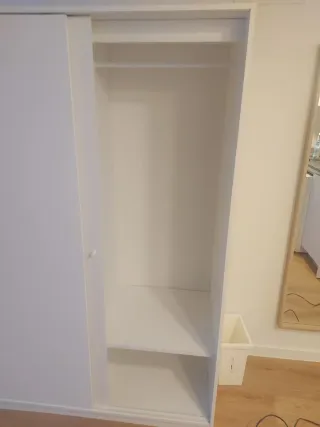 Armario blanco de madera