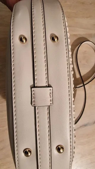 Bolso Guess Beige y Dorado Auténtico.