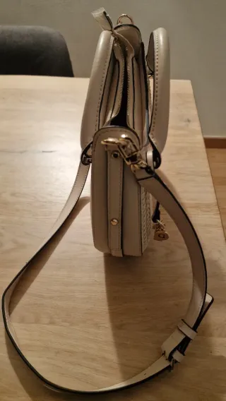 Bolso Guess Beige y Dorado Auténtico.