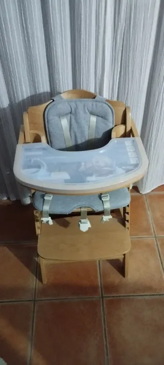 Trona Evolutiva Lambda 3 Childhome con cojines.