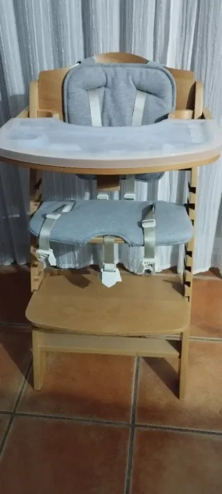 Trona Evolutiva Lambda 3 Childhome con cojines.