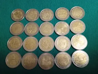 Lote 40 monedas 2€ varios países