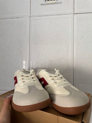 Zapatillas Hobibear Beige y Rojo talla 41