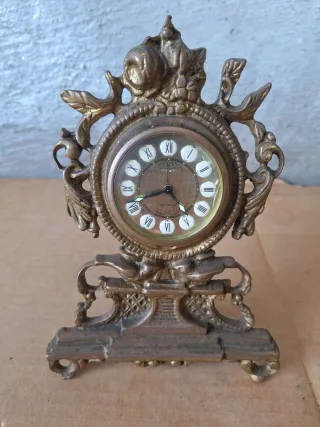 Reloj de cuerda antiguo