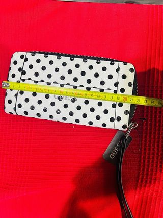 CARTERA GUESS LOGO LUNARES BILLETERA