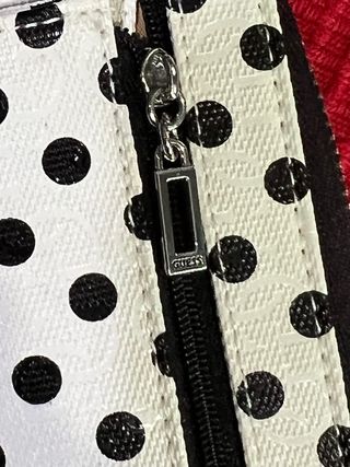 CARTERA GUESS LOGO LUNARES BILLETERA