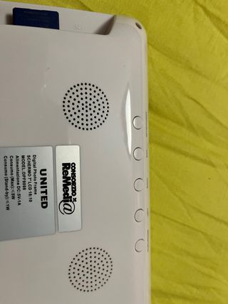 Cornice digitale bianca