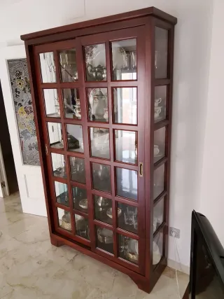 Vitrina madera puertas correderas cristal
