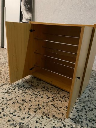 Zapatero de madera y metal