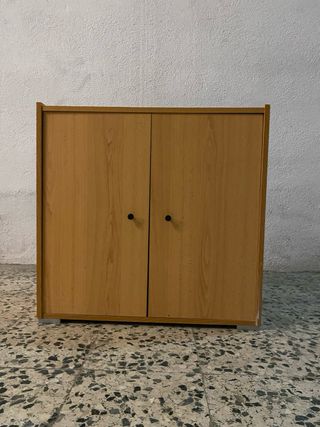 Zapatero de madera y metal