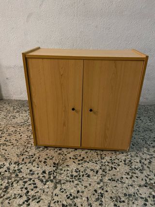 Zapatero de madera y metal