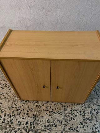 Zapatero de madera y metal