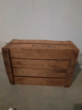 Caja antigua de madera para recoger fruta