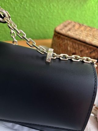 Bolso Patrizia Pepe negro y dorado